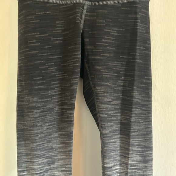 Lululemon VGUC Wunder Under High Rise ombré legging black fading to light grey - Picture 8 of 12